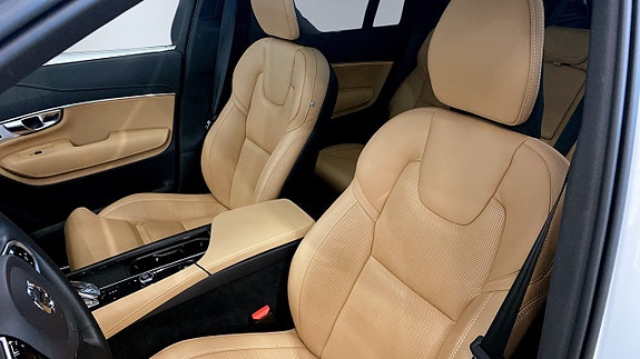 Volvo XC90 19 of 23