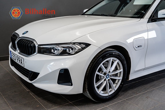 BMW 330e 2 of 5