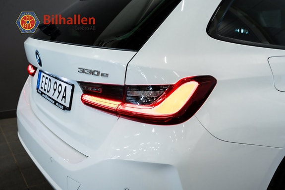 BMW 330e 4 of 5