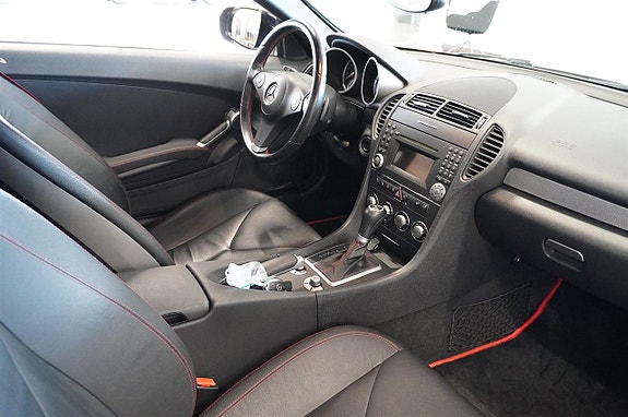 Mercedes-Benz SLK200 12 of 16