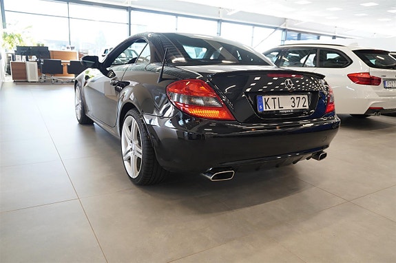 Mercedes-Benz SLK200 4 of 5