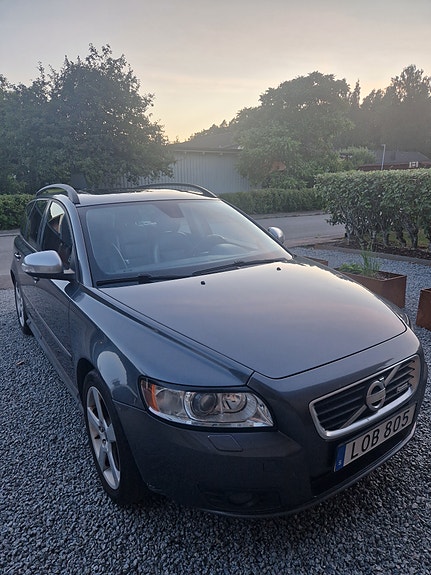 Volvo V50 3 of 5