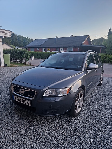 Volvo V50 2 of 5