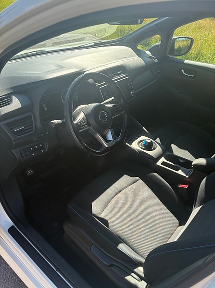 Nissan Leaf 3 of 8