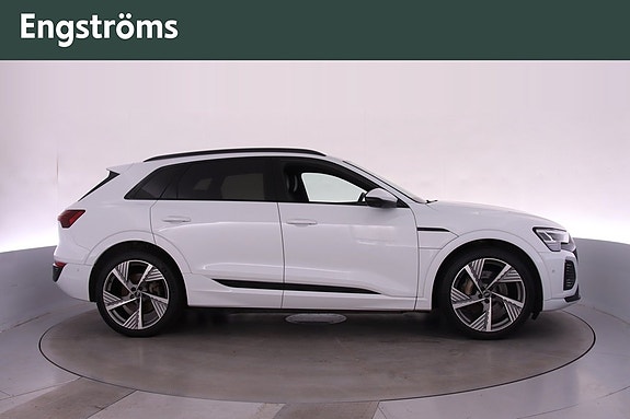 Audi Q8 e-tron 3 of 5