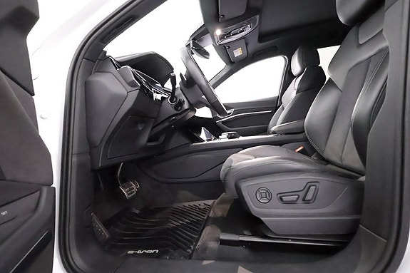 Audi Q8 e-tron 21 of 24