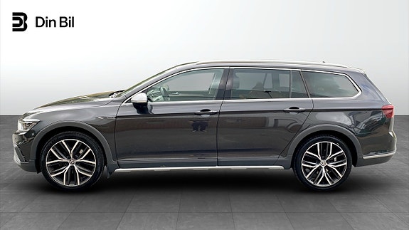 Volkswagen Passat Alltrack 2 of 5