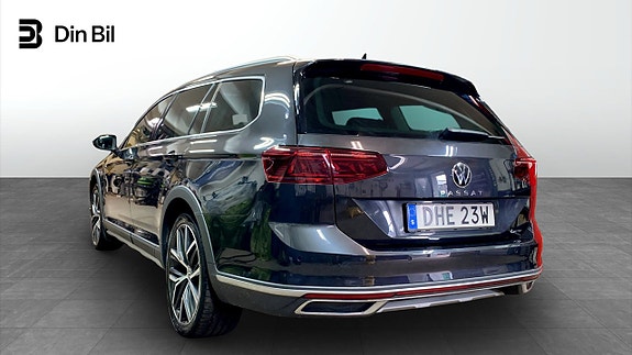 Volkswagen Passat Alltrack 3 of 5
