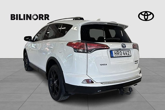 Toyota RAV4 2 of 5