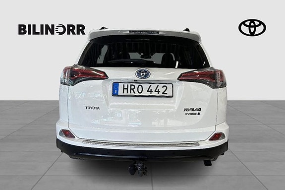 Toyota RAV4 4 of 5