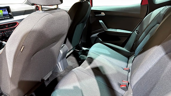 Seat Arona 15 of 19