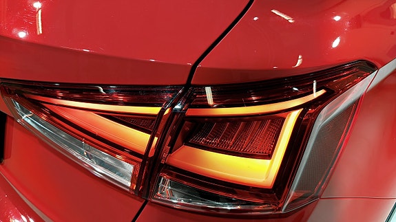 Seat Arona 18 of 19