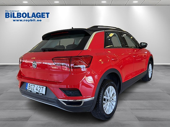 Volkswagen T-Roc 3 of 5