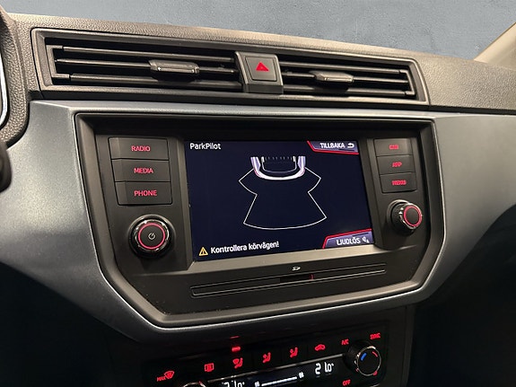 Seat Arona 18 of 23