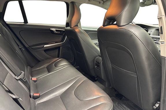 Volvo V60 Cross Country 13 of 24