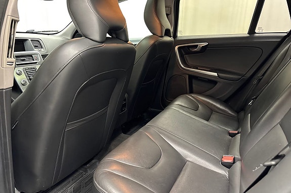 Volvo V60 Cross Country 14 of 24
