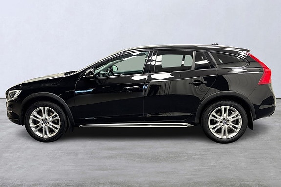 Volvo V60 Cross Country 2 of 5