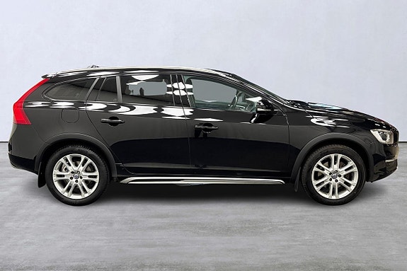 Volvo V60 Cross Country 5 of 5