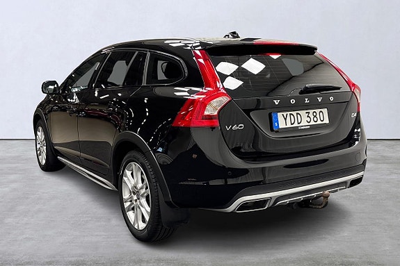 Volvo V60 Cross Country 3 of 5