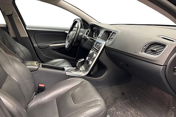 Volvo V60 Cross Country 10 of 24