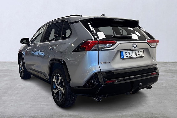 Toyota RAV4 Plug-in Hybrid 3 of 5
