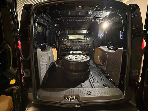 Ford Transit Connect 11 of 18