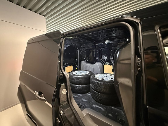 Ford Transit Connect 12 of 18