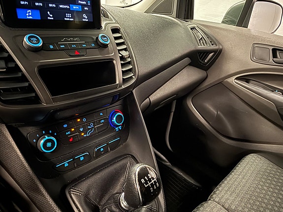 Ford Transit Connect 10 of 18