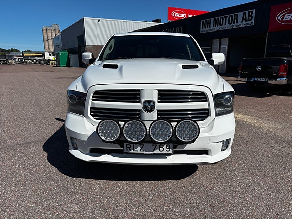 Dodge RAM 1500 3 of 5