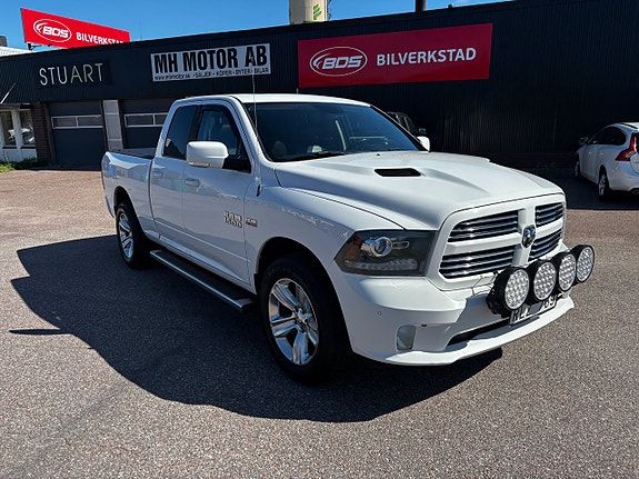 Dodge RAM 1500 2 of 5