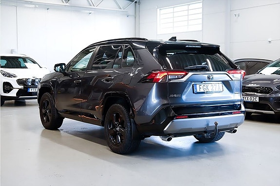 Toyota RAV4 4 of 5