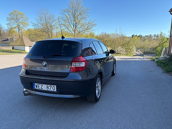 BMW 120i 2 of 4