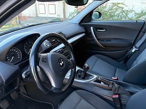 BMW 120i 3 of 4