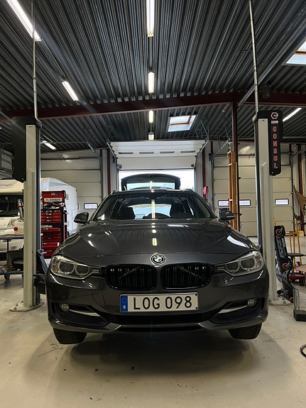 BMW 318d 14 of 17