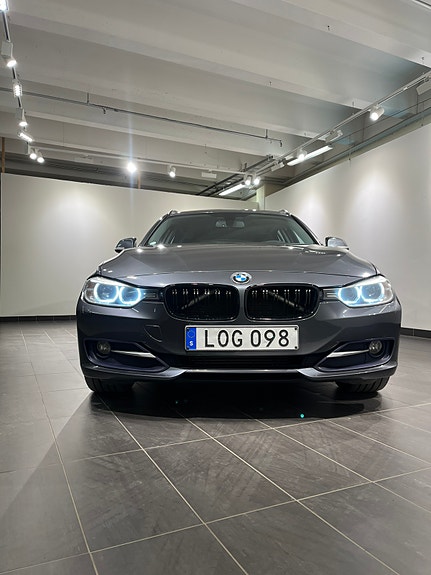 BMW 318d 3 of 5
