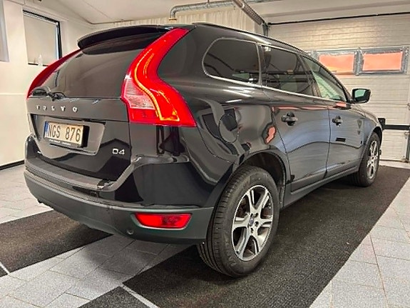 Volvo XC60 2 of 21