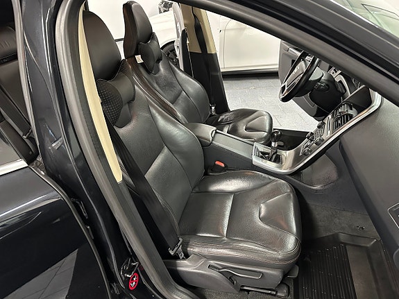 Volvo XC60 13 of 22
