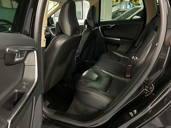 Volvo XC60 11 of 21