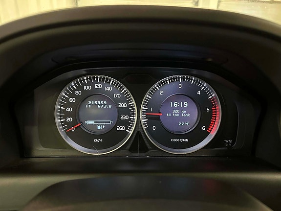 Volvo XC60 14 of 21