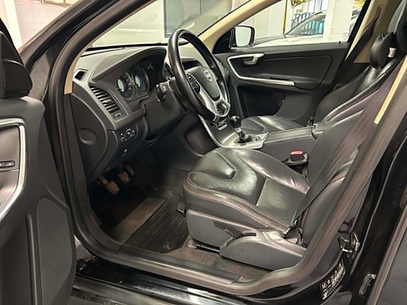 Volvo XC60 8 of 21
