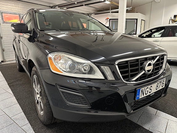 Volvo XC60 2 of 22
