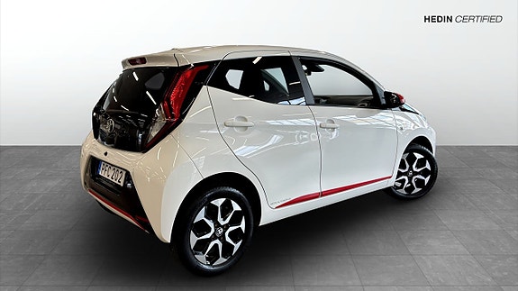 Toyota Aygo 2 of 5