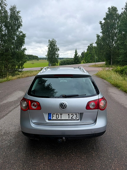 Volkswagen Passat 4 of 10