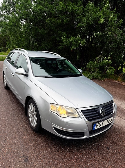 Volkswagen Passat 2 of 10