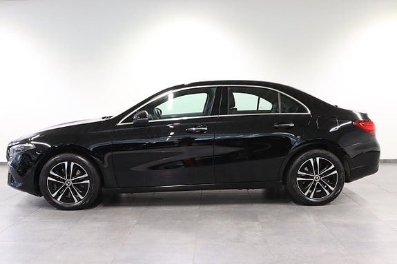 Mercedes-Benz A250 e 3 of 5