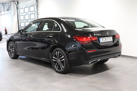 Mercedes-Benz A250 e 4 of 5