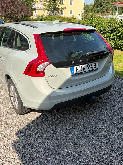 Volvo V60 2 of 5