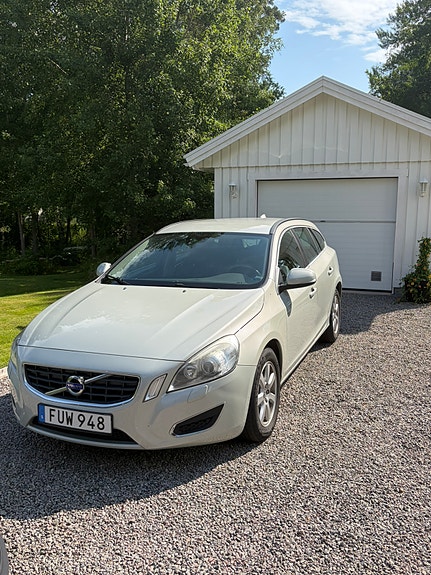 Volvo V60 4 of 5