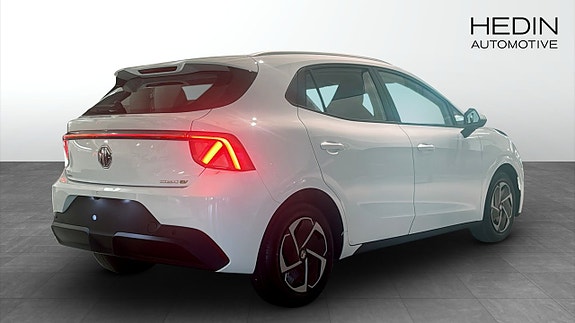 MG 4 EV Urban 2 of 5