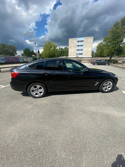 BMW 320d 4 of 7